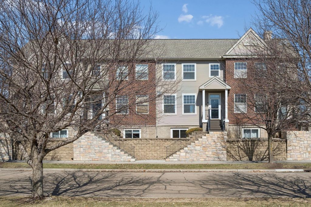 2062 Wellens Street 84, Chaska, MN 55318