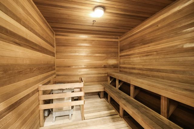 2640 Lake Shore Drive 1710, Riviera Beach, FL 33404