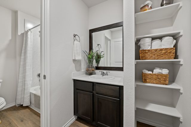 943 Buttercup Drive, Pilot Point, TX 76258