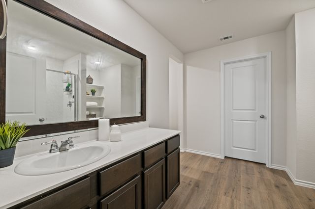 943 Buttercup Drive, Pilot Point, TX 76258