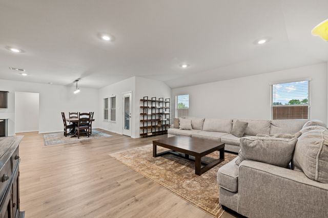 943 Buttercup Drive, Pilot Point, TX 76258