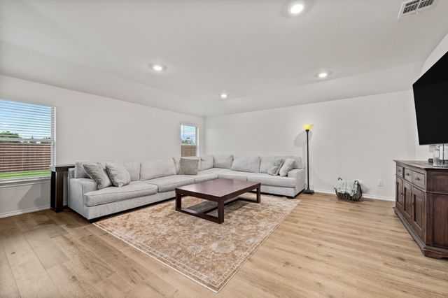 943 Buttercup Drive, Pilot Point, TX 76258