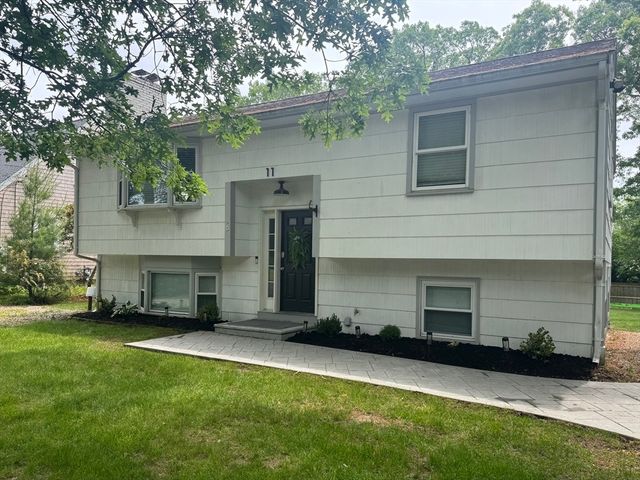 11 Pershing Drive, Falmouth, MA 02536