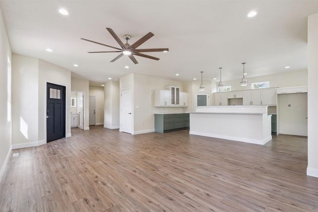 108 Ogden Avenue, Waterloo, IA 50707