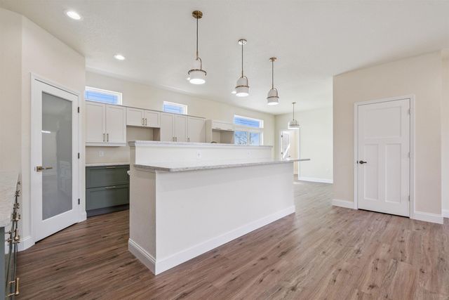 108 Ogden Avenue, Waterloo, IA 50707