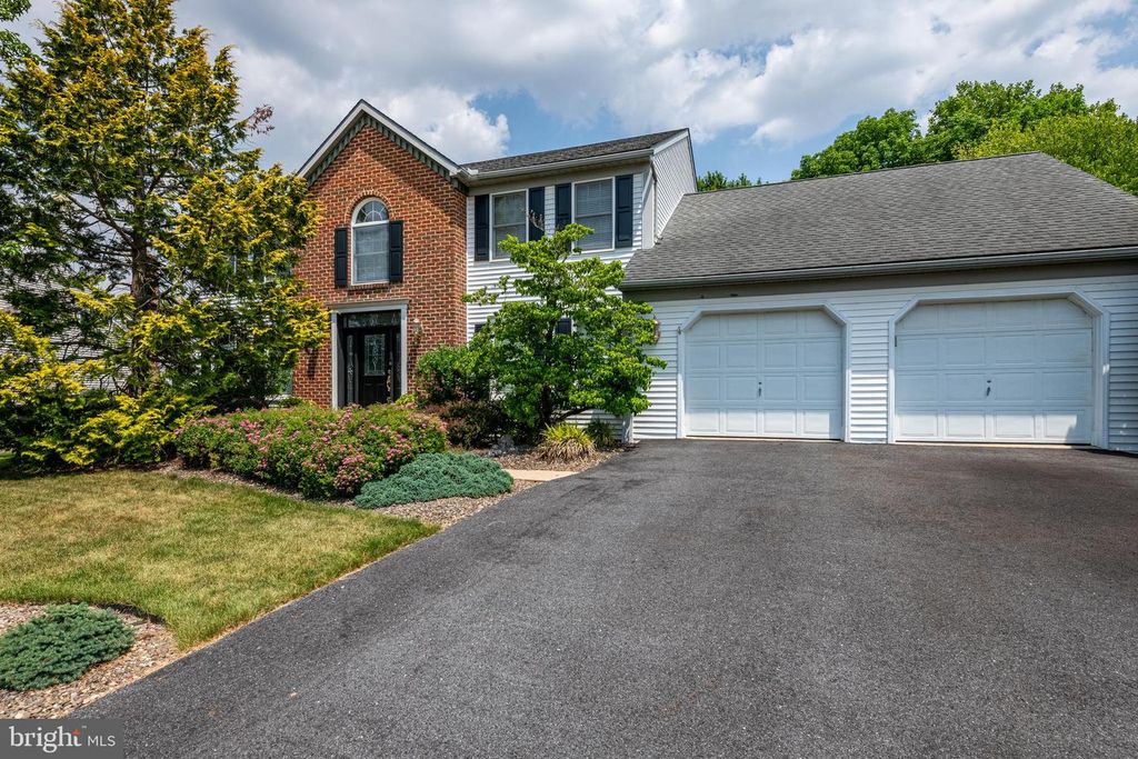 111 STATES AVE, Sinking Spring, PA 19608