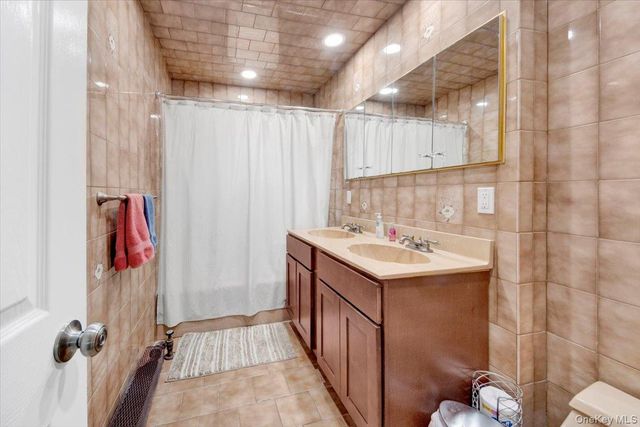 2529 Westervelt Avenue, Bronx, NY 10469