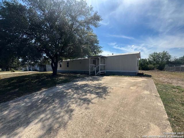 2900 Southern Breeze, Hondo, TX 78861