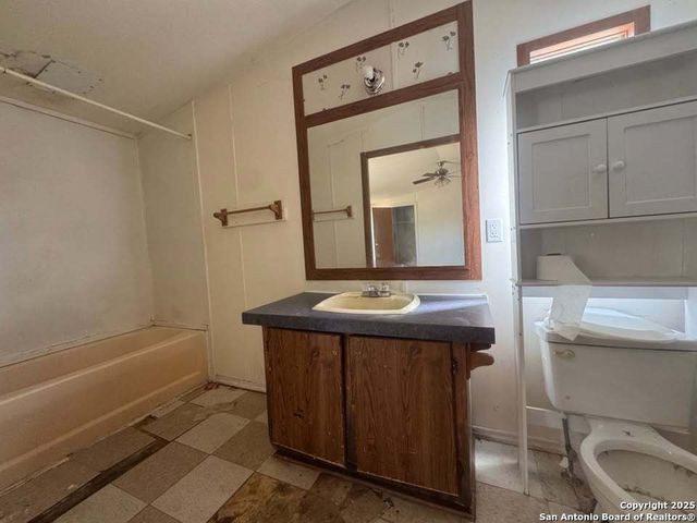 2900 Southern Breeze, Hondo, TX 78861