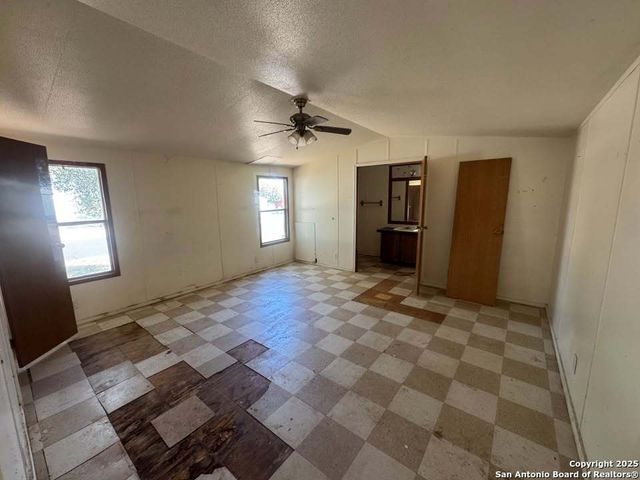 2900 Southern Breeze, Hondo, TX 78861