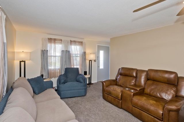78 Glendale St, Chicopee, MA 01020
