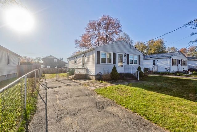 78 Glendale St, Chicopee, MA 01020