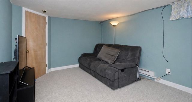 78 Glendale St, Chicopee, MA 01020
