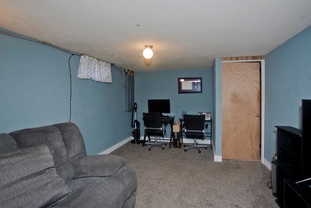 78 Glendale St, Chicopee, MA 01020