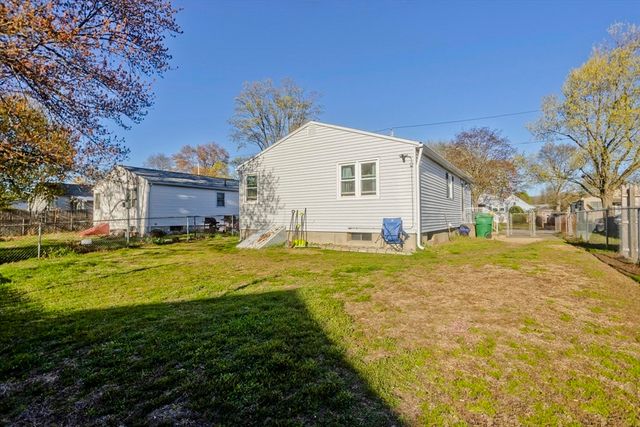 78 Glendale St, Chicopee, MA 01020