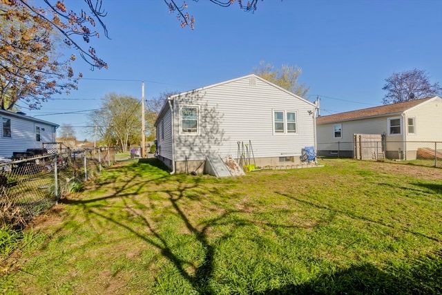 78 Glendale St, Chicopee, MA 01020