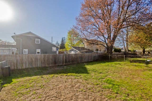 78 Glendale St, Chicopee, MA 01020