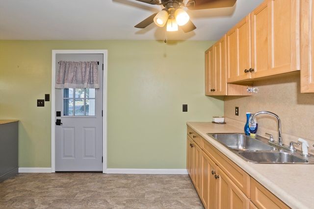 78 Glendale St, Chicopee, MA 01020