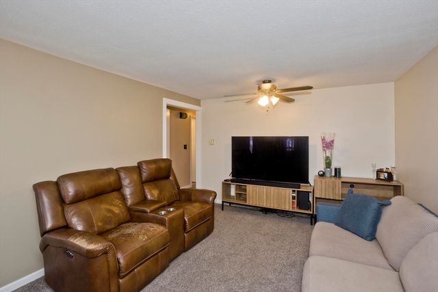 78 Glendale St, Chicopee, MA 01020