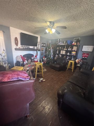 6703 Olivewood Drive, Arlington, TX 76001