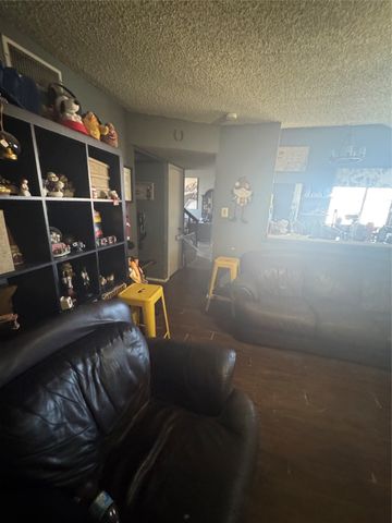 6703 Olivewood Drive, Arlington, TX 76001