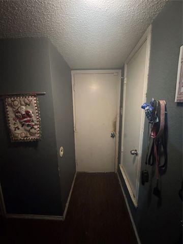 6703 Olivewood Drive, Arlington, TX 76001