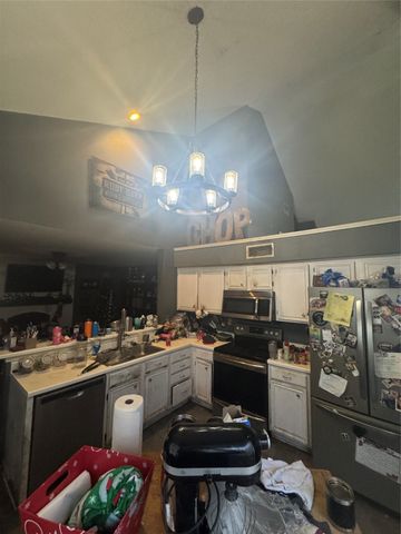 6703 Olivewood Drive, Arlington, TX 76001