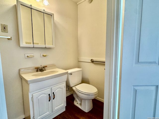 15430 S Main, Lytle, TX 78052