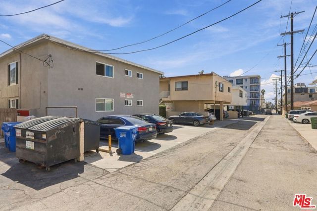 12535 Pacific Avenue, Los Angeles, CA 90066