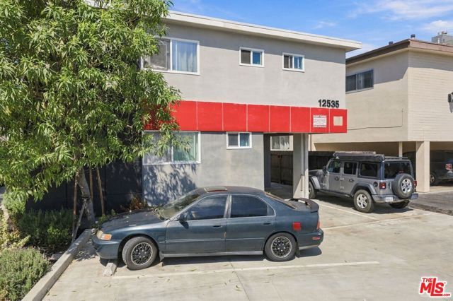 12535 Pacific Avenue, Los Angeles, CA 90066