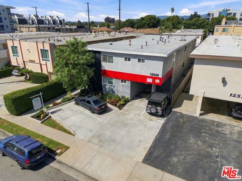 12535 Pacific Avenue, Los Angeles, CA 90066