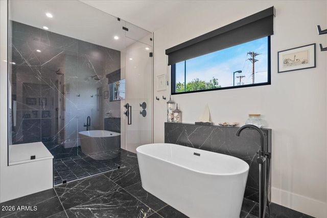 3944 E ROMA Avenue, Phoenix, AZ 85018