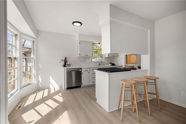 8825 Mcelroy Road, Kansas City, MO 64134