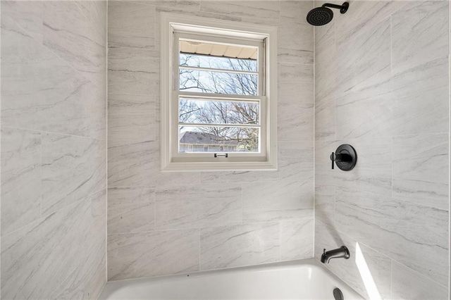 8825 Mcelroy Road, Kansas City, MO 64134