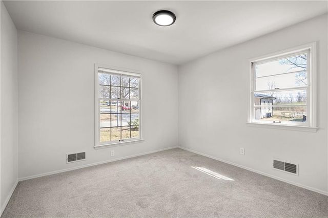 8825 Mcelroy Road, Kansas City, MO 64134