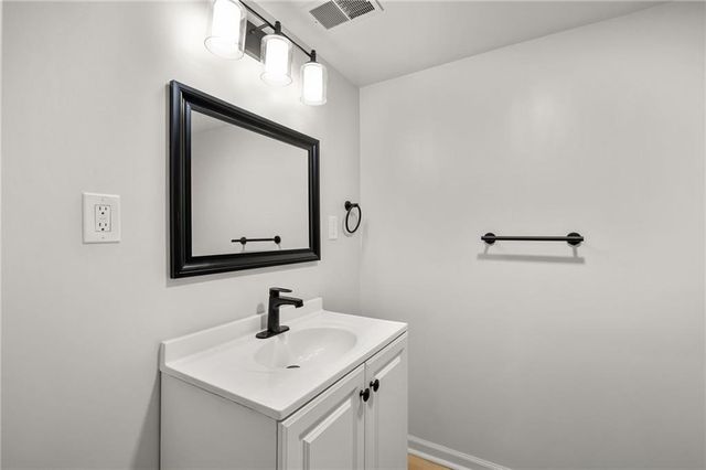 8825 Mcelroy Road, Kansas City, MO 64134