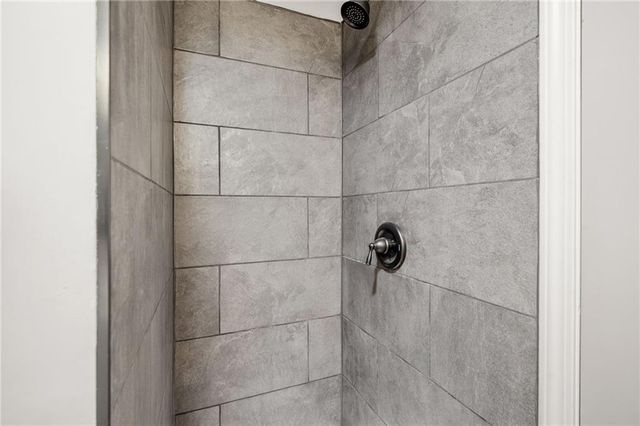 8825 Mcelroy Road, Kansas City, MO 64134