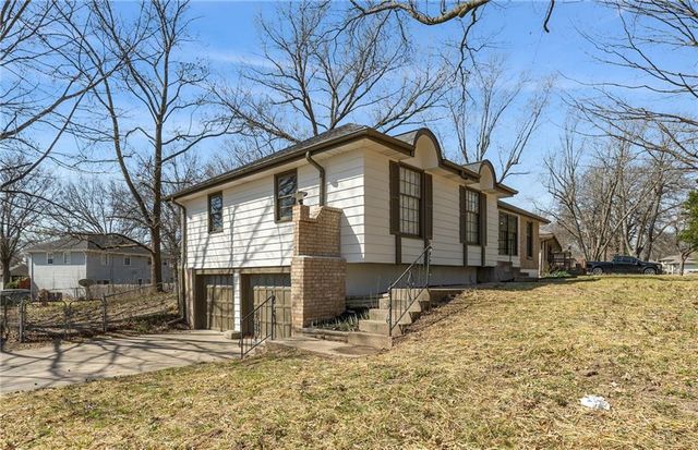 8825 Mcelroy Road, Kansas City, MO 64134