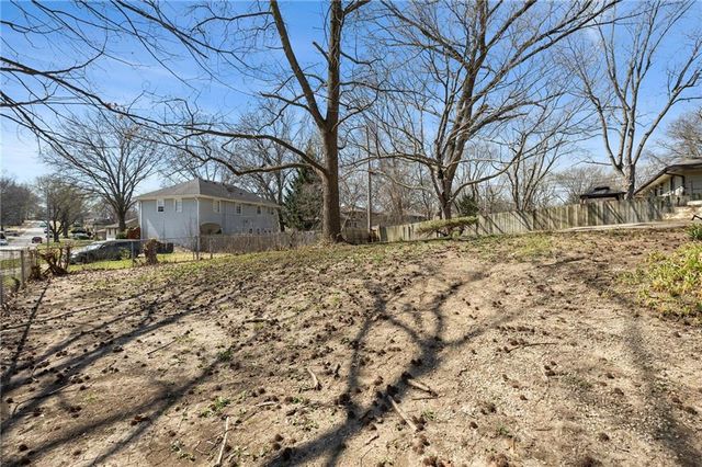 8825 Mcelroy Road, Kansas City, MO 64134