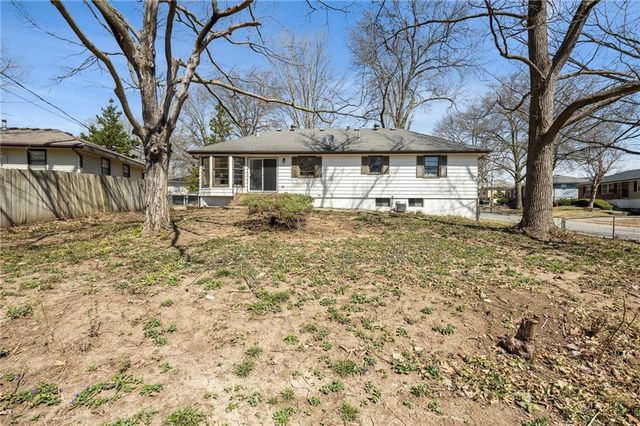 8825 Mcelroy Road, Kansas City, MO 64134