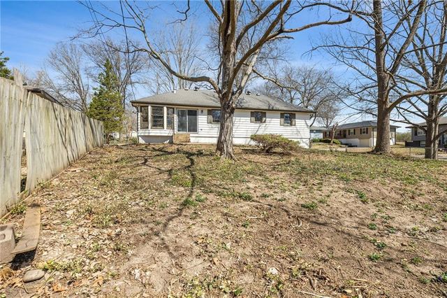 8825 Mcelroy Road, Kansas City, MO 64134