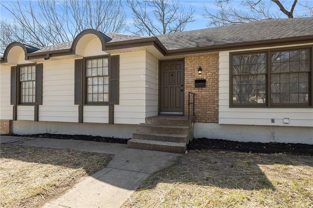 8825 Mcelroy Road, Kansas City, MO 64134