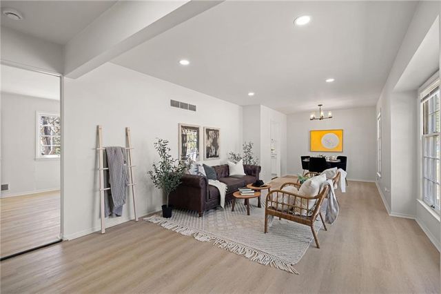 8825 Mcelroy Road, Kansas City, MO 64134