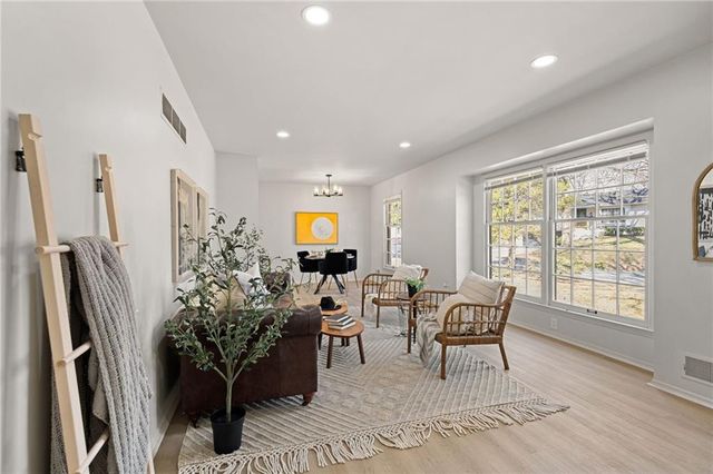 8825 Mcelroy Road, Kansas City, MO 64134