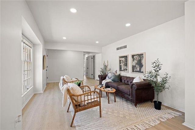 8825 Mcelroy Road, Kansas City, MO 64134