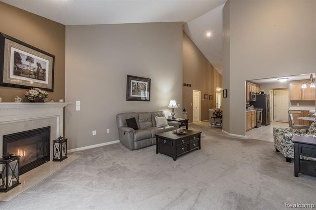 8213 Sequoia Lane, White Lake, MI 48386