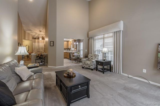 8213 Sequoia Lane, White Lake, MI 48386