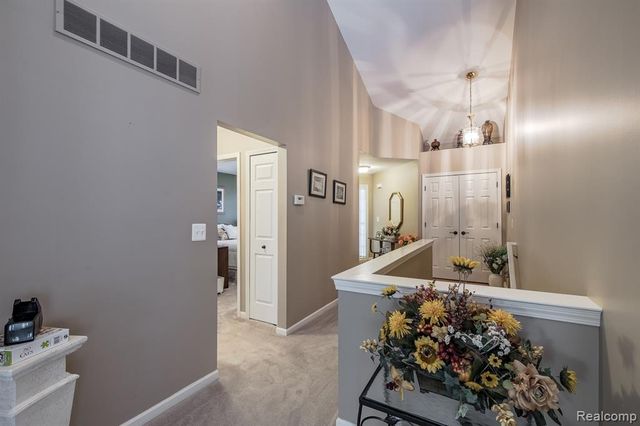 8213 Sequoia Lane, White Lake, MI 48386