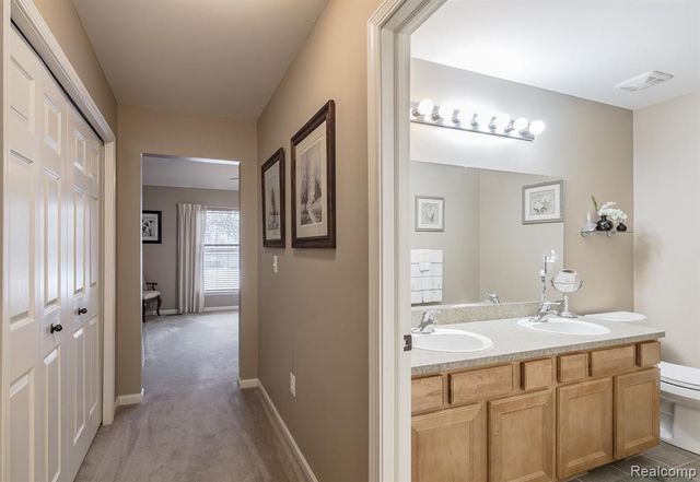 8213 Sequoia Lane, White Lake, MI 48386