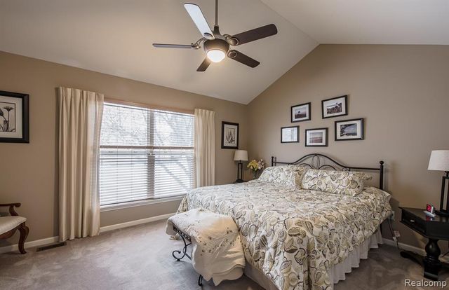 8213 Sequoia Lane, White Lake, MI 48386